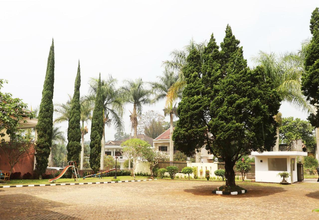 Puri Bernadi Guest House Lembang Exterior photo