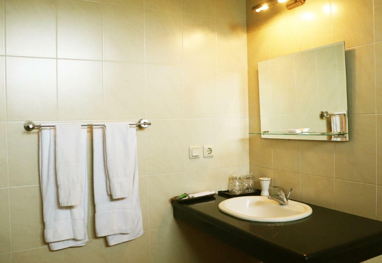 Puri Bernadi Guest House Lembang Exterior photo