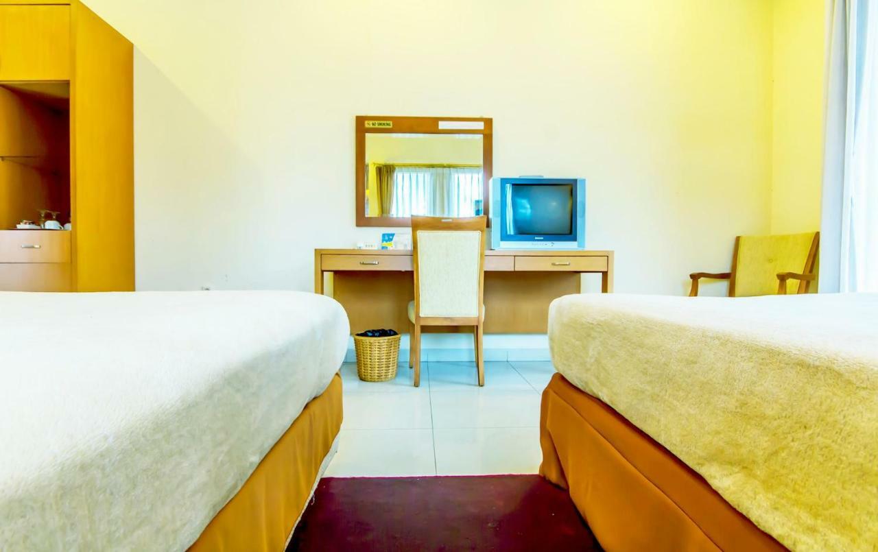 Puri Bernadi Guest House Lembang Exterior photo
